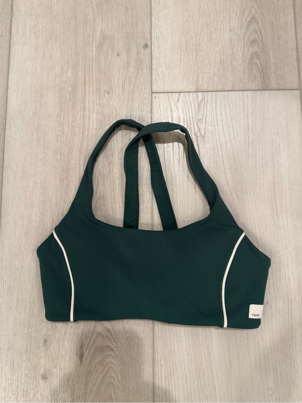 Vuori daily piped bra in green size small